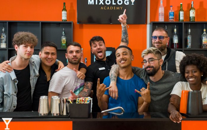 Corsi Barman a Milano e Roma y MIXOLOGY Academy